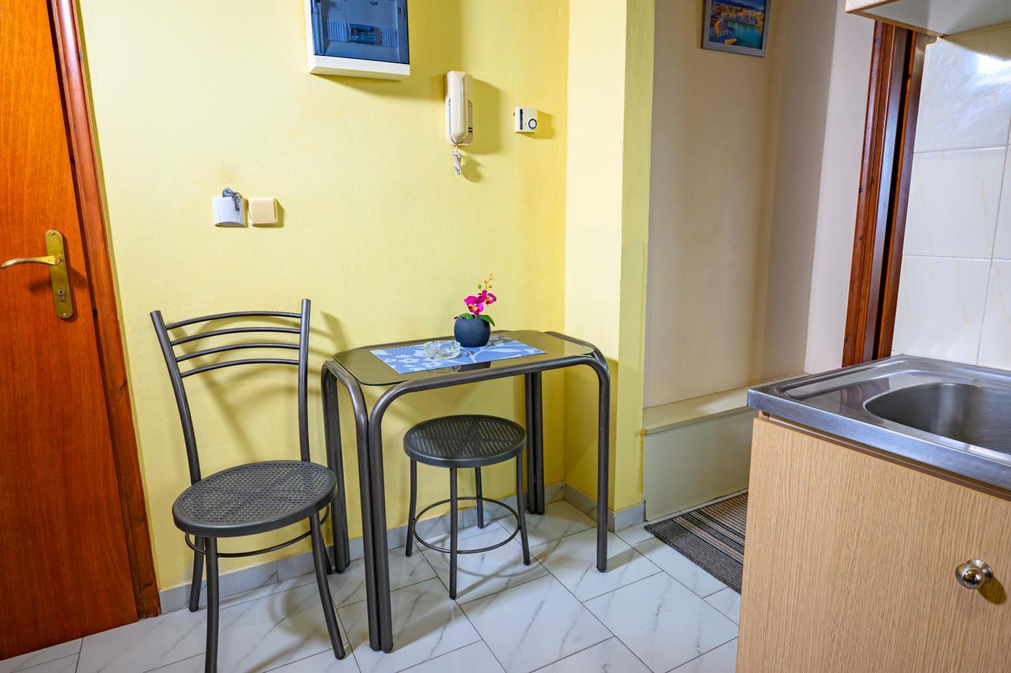 Iliahtida Apartments Rovies Luaran gambar